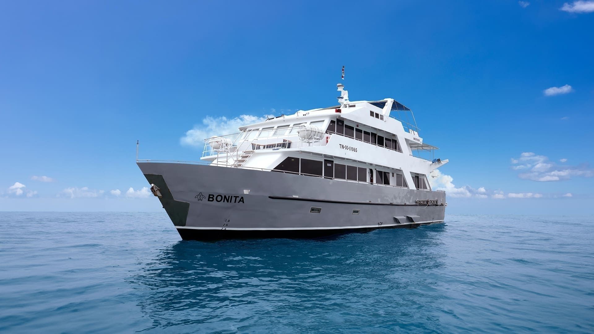 Bonita Yacht exterior - Galagents